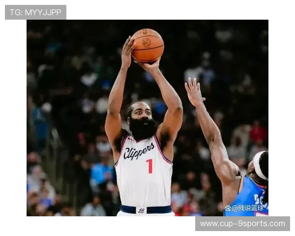 哈登不抢戏，却成了进攻中枢